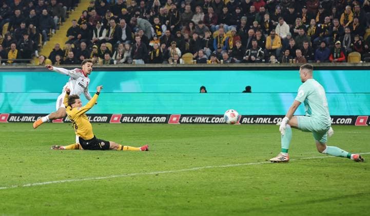 07 11 2025 Soccer Season 2025 2026 2 Soccer Bundesliga 12 Matchday SG Dynamo Dresden SGD 1 FC Nürnberg FCN Club Sportfoto Zink DaMa xdaxmax DFL regulations prohibit any use of photographs as image sequences and or quasi video only for editorial use Rafael Lubach 18, 1 FC Nürnberg FCN with shot on goal gg Jan Hendrik Marx 26, SG Dynamo Dresden SGD Lennart Grill 22, SG Dynamo Dresden SGD