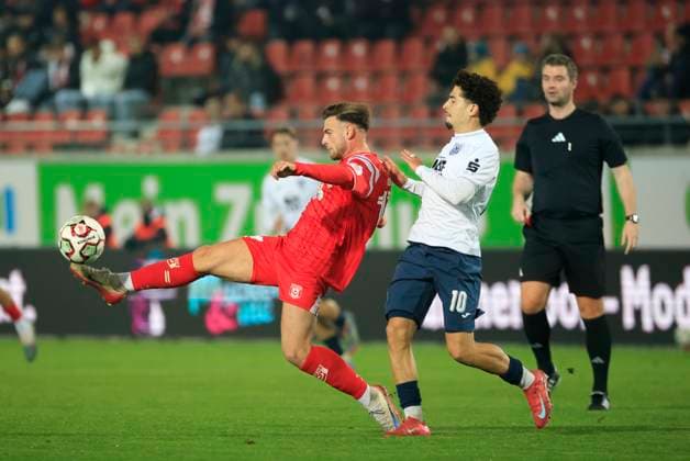 071125 Halle Saale Sport Football Hallescher FC Halle HFC Regionalliga Nordost 4 Liga Men Season 2025 2026 15 Matchday HFC SV Babelsberg Max Kulke Hallescher FC Maurice Covic SV Babelsberg