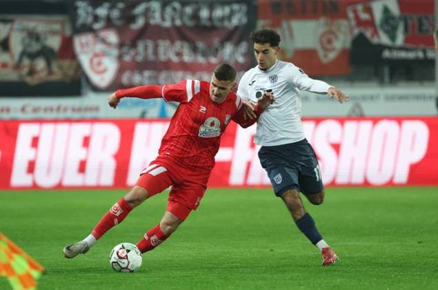 071125 Halle Saale Sport Football Hallescher FC Halle HFC Regionalliga Nordost 4 Liga Men Season 2025 2026 15 Matchday HFC SV Babelsberg Marius Hauptmann Hallescher FC Georg Didoss SV Babelsberg