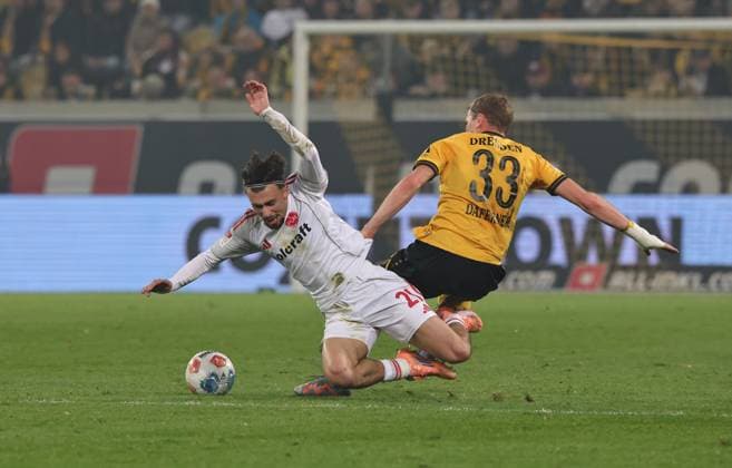 07 11 2025 Soccer Season 2025 2026 2 Soccer Bundesliga 12 Matchday SG Dynamo Dresden SGD 1 FC Nuremberg FCN Club Sportfoto Zink DaMa xdaxmax DFL regulations prohibit any use of photographs as image sequences and or quasi video only for editorial use Berkay Yilmaz 21, 1 FC Nuremberg FCN Christoph Daferner 33, SG Dynamo Dresden SGD