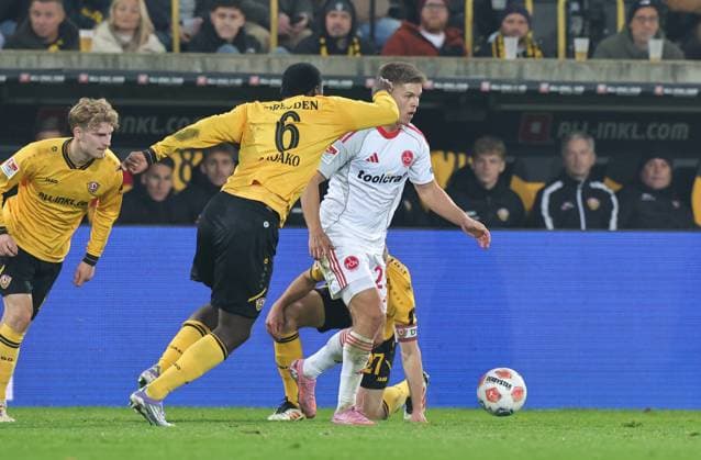07 11 2025 Soccer Season 2025 2026 2 Soccer Bundesliga 12 Matchday SG Dynamo Dresden SGD 1 FC Nuremberg FCN Club Sportfoto Zink DaMa xdaxmax DFL regulations prohibit any use of photographs as image sequences and or quasi video only for editorial use Kofi Amoako 6, SG Dynamo Dresden SGD Finn Ole Becker 25, 1 FC Nuremberg FCN
