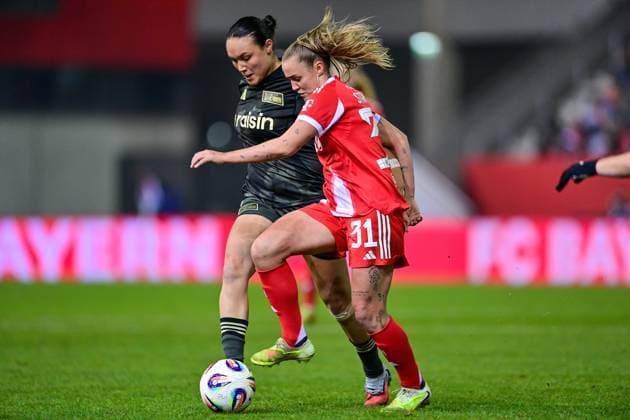 v li Alma Aagaard Union Berlin, 15 Georgia STANWAY FC Bayern Muenchen, FCB, 31 in duel, duel, tackle, dynamics, action, action, 07 11 2025, Munich Germany , Football, Google Pixel Women Bundesliga, FC Bayern München 1 FC Union Berlin, DFB DFL REGULATIONS PROHIBIT ANY USE OF PHOTOGRAPHS AS IMAGE SEQUENCES AND OR QUASI VIDEO xslx