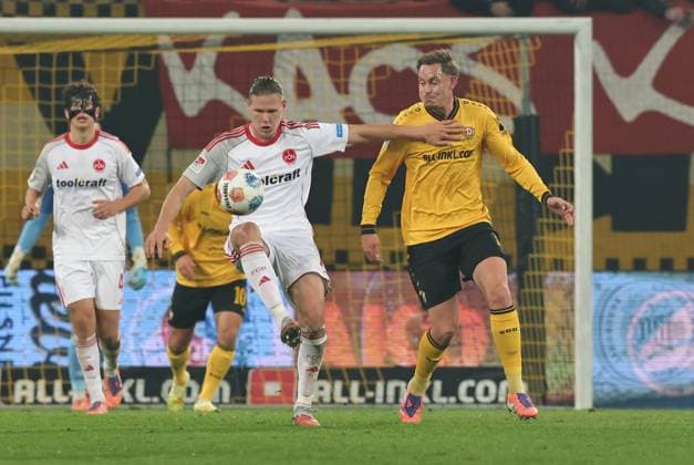 07 11 2025 Soccer Season 2025 2026 2 Soccer Bundesliga 12 Matchday SG Dynamo Dresden SGD 1 FC Nuremberg FCN Club Sportfoto Zink DaMa xdaxmax DFL regulations prohibit any use of photographs as image sequences and or quasi video only for editorial use Artem Stepanov 11, 1 FC Nuremberg FCN Aljaz Casar 17, SG Dynamo Dresden SGD