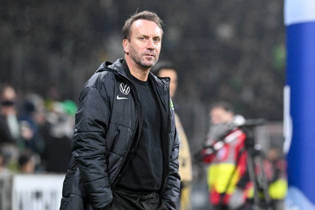 1 Bundesliga SV Werder Bremen VfL Wolfsburg on 07 11 2025 at Weserstadion in Bremen Sports Director Sebastian Schindzielorz Wolfsburg dissatisfied, disappointed, disappointed, dejected MT