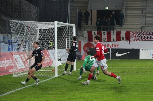 07 11 2025 xmgoodx Offenbach am Main, Sparda Bank Hessen Stadion Stadion Bieberer Berg Regionalliga Saison 2025 2026 Kickers Offenbach OFC FC Freiburg II Goal celebration after the 1-0 goal by Kilian Skolik 23,OFC