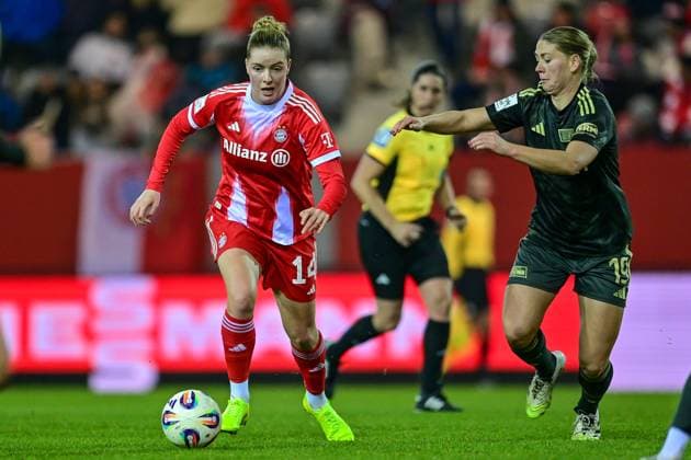 v li Alara SEHITLER FC Bayern Muenchen, FCB, 14 Samantha Steuerwald Union Berlin, 19 in duel, duel, tackle, dynamics, action, action, 07 11 2025, Munich Germany , Football, Google Pixel Women Bundesliga, FC Bayern München 1 FC Union Berlin, DFB DFL REGULATIONS PROHIBIT ANY USE OF PHOTOGRAPHS AS IMAGE SEQUENCES AND OR QUASI VIDEO xslx