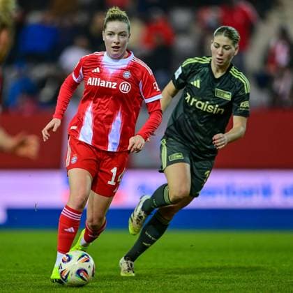 v li Alara SEHITLER FC Bayern Muenchen, FCB, 14 Samantha Steuerwald Union Berlin, 19 in duel, duel, tackle, dynamics, action, action, 07 11 2025, Munich Germany , Football, Google Pixel Women Bundesliga, FC Bayern München 1 FC Union Berlin, DFB DFL REGULATIONS PROHIBIT ANY USE OF PHOTOGRAPHS AS IMAGE SEQUENCES AND OR QUASI VIDEO xslx