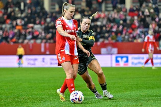 v li Georgia STANWAY FC Bayern Muenchen, FCB, 31 Lisa Heiseler Union Berlin, 7 im Zweikampf, Duell, duel, tackle, Dynamik, Action, Aktion, 07 11 2025, München Deutschland , Fußball, Google Pixel Frauen Bundesliga, FC Bayern München 1 FC Union Berlin, DFB DFL REGULATIONS PROHIBIT ANY USE OF PHOTOGRAPHS AS IMAGE SEQUENCES AND OR QUASI VIDEO xslx
