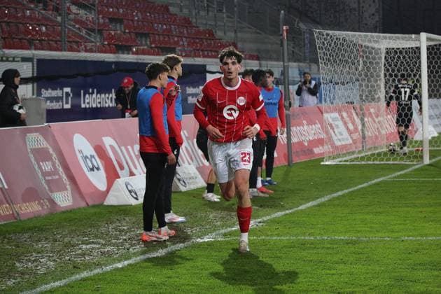 07 11 2025 xmgoodx Offenbach am Main, Sparda Bank Hessen Stadion Stadion Bieberer Berg Regionalliga Saison 2025 2026 Kickers Offenbach OFC FC Freiburg II Goal celebration after the 1-0 goal by Kilian Skolik 23,OFC
