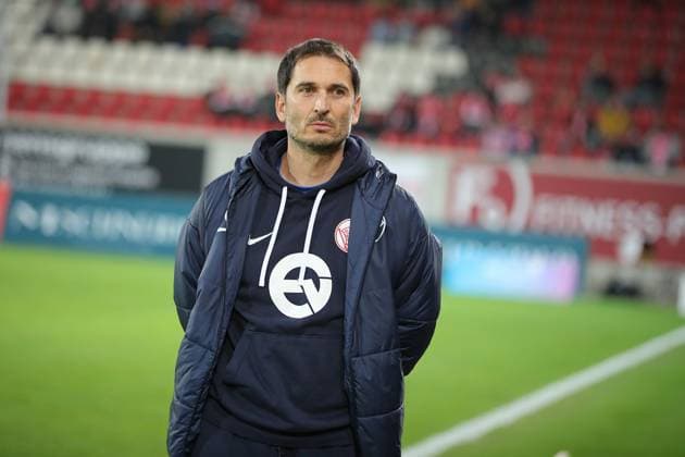 07 11 2025 xmgoodx Offenbach am Main, Sparda Bank Hessen Stadion Stadion Bieberer Berg Regionalliga season 2025 2026 Kickers Offenbach OFC FC Freiburg II Coach OFC Kristjan Glibo