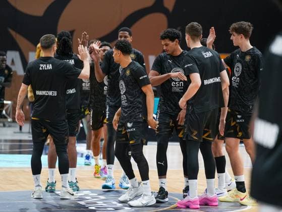 Warm-up phase for the Loewen Braunschweig Basketball Loewen Braunschweig vs Veolia Towers Hamburg, Basketball, easyCredit Basketball Bundesliga, Matchday 7, Season 2025 2026, 07 11 2025 Basketball Loewen Braunschweig vs Veolia Towers Hamburg, Basketball, easyCredit Basketball Bundesliga, Matchday 7, Season 2025 2026, 07 11 2025 Braunschweig Copyright: xEibner-Pressefoto DamianxKruczynx EP_DKI