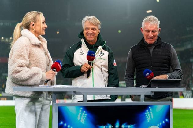 Horst Steffen SV Werder Bremen, Co-coach at Sky in an interview with Katharina Kleinfeldt and Mirko Slomka, GER, SV Werder Bremen vs VfL Wolfsburg, Football, Bundesliga, Matchday 10, Season 2025 2026, 07 11 2025 DFL REGULATIONS PROHIBIT ANY USE OF PHOTOGRAPHS AS IMAGE SEQUENCES AND OR QUASI VIDEO GER, SV Werder Bremen vs VfL Wolfsburg, Football, Bundesliga, Matchday 10, Season 2025 2026, 07 11 2025 Bremen Copyright: xEibner-Pressefoto MaxxVincenx EP_MVN