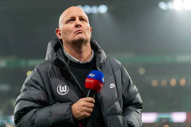 Sebastian Schindzielorz VfL Wolfsburg, Sports Director , GER, SV Werder Bremen vs VfL Wolfsburg, Football, Bundesliga, Matchday 10, Season 2025 2026, 07 11 2025 DFL REGULATIONS PROHIBIT ANY USE OF PHOTOGRAPHS AS IMAGE SEQUENCES AND OR QUASI VIDEO GER, SV Werder Bremen vs VfL Wolfsburg, Football, Bundesliga, Matchday 10, Season 2025 2026, 07 11 2025 Bremen Copyright: xEibner-Pressefoto MaxxVincenx EP_MVN