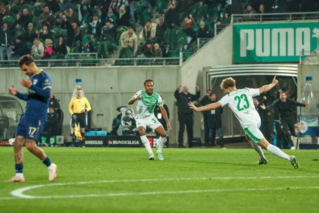 Jannik Dehm 23 Spvgg Greuther Fuerth celebrates after his goal for 0 1, with Julian Green 37 Spvgg Greuther Fuerth , Dejection at Oliver Batista Meier 17 SC Preussen Muenster 06 , SpVgg Greuther Fuerth vs SC Preussen Muenster, Football, Men, DFL, 2 Bundesliga, Season 2025 2026, Sportpark Ronhof Thomas Sommer, Matchday 12, 07 11 2025 Fuerth Bayern Germany Copyright: xkolbert-press MartinxAgüerax