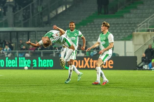 Jannik Dehm 23 Spvgg Greuther Fuerth with a cheer after his goal for 0 1, with Julian Green 37 Spvgg Greuther Fuerth , SpVgg Greuther Fuerth vs SC Preussen Muenster, Football, Men, DFL, 2 Bundesliga, Season 2025 2026, Sportpark Ronhof Thomas Sommer, Matchday 12, 07 11 2025 Fuerth Bayern Germany Copyright: xkolbert-press MartinxAgüerax
