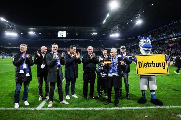Sports, Football, 3 Liga Season 2025 2026 14 Matchday MSV Duisburg SV Waldhof Mannheim 07 11 2025, honor DFB honorary captain Bernard Dietz Duisburg schauinsland reisen arena North Rhine-Westphalia Germany