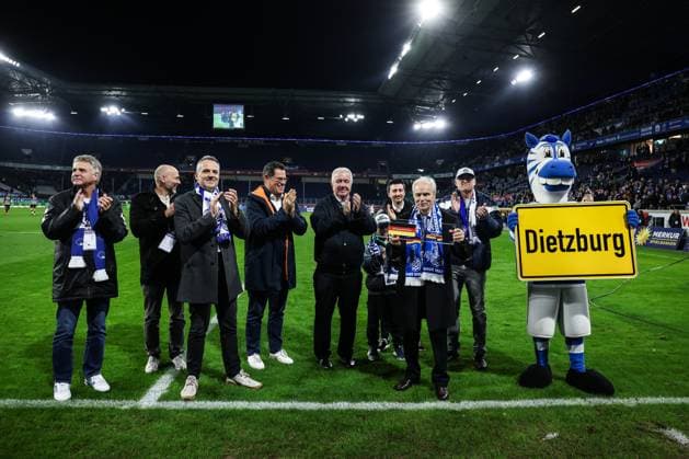 Sports, Football, 3 Liga Season 2025 2026 14 Matchday MSV Duisburg SV Waldhof Mannheim 07 11 2025, honor DFB honorary captain Bernard Dietz Duisburg schauinsland reisen arena North Rhine-Westphalia Germany