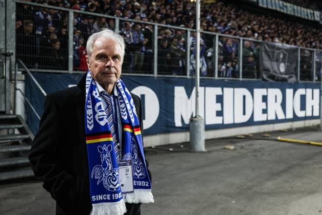 Sports, football, 3 league season 2025 2026 14 matchday MSV Duisburg SV Waldhof Mannheim 07 11 2025, schauinsland reisen arena Bernard Dietz legend MSV Duisburg, DFB honorary captain Duisburg schauinsland reisen arena North Rhine-Westphalia Germany