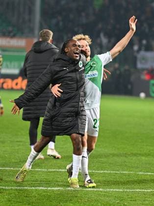 07 11 2025 Soccer Season 2025 2026 2 Soccer Bundesliga 12 Matchday SpVgg Greuther Fürth Kleeblatt Preußen Münster Sportfoto Zink xwoxzix DFL regulations prohibit any use of photographs as image sequences and or quasi video only for editorial use Torjubel Jubel nach Treffer Tor Torschuß zum 1 0 durch Jannik Dehm 23, SpVgg Greuther Fürth Noel Futkeu 9, SpVgg Greuther Fürth Jannik Dehm 23, SpVgg Greuther Fürth