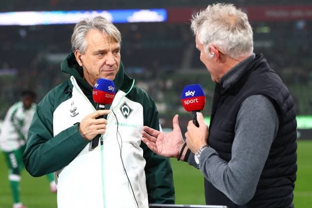 07 11 2025, xmohx, Soccer 1 Bundesliga, SV Werder Bremen VfL Wolfsburg v l Katharina KleinfeldtTrainer Horst Steffen SV Werder Bremen Mirko Slomka SKY DFL DFB REGULATIONS PROHIBIT ANY USE OF PHOTOGRAPHS as IMAGE SEQUENCES and or QUASI VIDEO Bremen