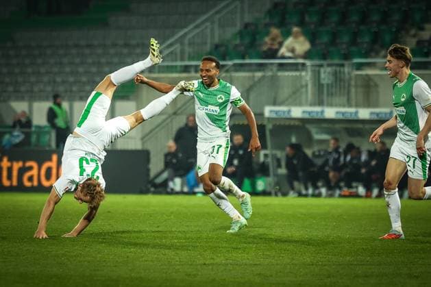 Jannik Dehm 23 Spvgg Greuther Fuerth with a cheer after his goal for 0 1, with Julian Green 37 Spvgg Greuther Fuerth , SpVgg Greuther Fuerth vs SC Preussen Muenster, Football, Men, DFL, 2 Bundesliga, Season 2025 2026, Sportpark Ronhof Thomas Sommer, Matchday 12, 07 11 2025 Fuerth Bayern Germany Copyright: xkolbert-press MartinxAgüerax
