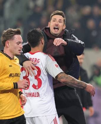 07 11 2025 Soccer Season 2025 2026 2 Soccer Bundesliga 12 Matchday SG Dynamo Dresden SGD 1 FC Nuremberg FCN Club Sportfoto Zink DaMa xdaxmax DFL regulations prohibit any use of photographs as image sequences and or quasi video only for editorial use Jubel Freude nach Spielende Adriano Grimaldi 33, 1 FC Nuremberg FCN Miroslav Miro Klose Trainer 1 FC Nuremberg FCN