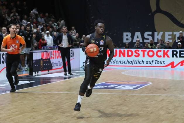 07 11 2025, xtgx, Basketball easyCredit BBL, Basketball Loewen Braunschweig Veolia Hamburg Towers emspor, v l Barra Njie Braunschweig, 13 Braunschweig