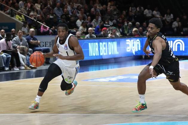 07 11 2025, xtgx, Basketball easyCredit BBL, Basketball Loewen Braunschweig Veolia Hamburg Towers emspor, v l Carlos Stewart Hamburg, 1 Braunschweig