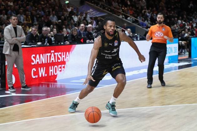 07 11 2025, xtgx, Basketball easyCredit BBL, Basketball Loewen Braunschweig Veolia Hamburg Towers emspor, v l Chip Flanigan Braunschweig, 30 Braunschweig