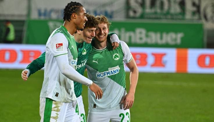 07 11 2025 Soccer Season 2025 2026 2 Soccer Bundesliga 12 Matchday SpVgg Greuther Fürth Kleeblatt Preußen Münster Sportfoto Zink xwoxzix DFL regulations prohibit any use of photographs as image sequences and or quasi video only for editorial use David Abrangao 40, SpVgg Greuther Fürth Raul Marita 38, SpVgg Greuther Fürth Jannik Dehm 23, SpVgg Greuther Fürth Jubel Freude nach Spielende