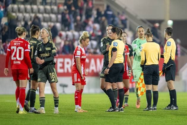 FC Bayern Frauen Siegesjubel zum 4 0, FC Bayern Frauen Muenchen 1 FC Union Berlin, Google Pixel Frauenbundesliga, 10 Spieltag, 07 11 25 DFB regulations prohibit any use of photographs as image sequences and or quasi video kolbert press Muenchen Bayern Germany Copyright: xkolbert-press UlrichxGamelx