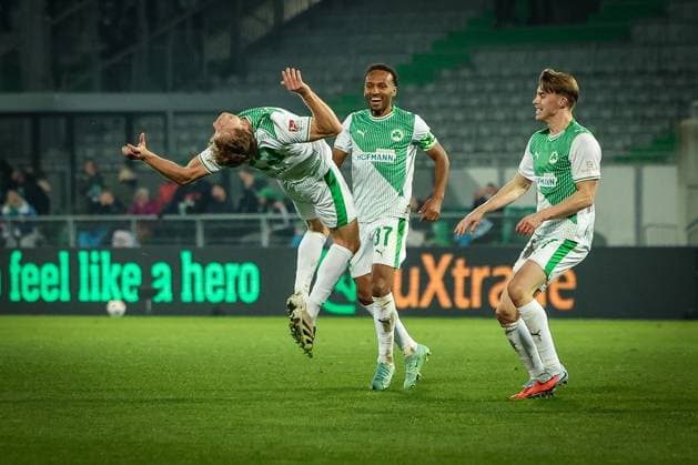 Jannik Dehm 23 Spvgg Greuther Fuerth celebrates his goal to 1 0 with Julian Green 37 Spvgg Greuther Fuerth and Luca Itter 27 Spvgg Greuther Fuerth , Team celebration Spvgg Greuther Fuerth , SpVgg Greuther Fuerth vs SC Preussen Muenster, Football, Men, DFL, 2 Bundesliga, Season 2025 2026, Sportpark Ronhof Thomas Sommer, Matchday 12, 07 11 2025 Fuerth Bayern Germany Copyright: xkolbert-press MartinxAgüerax