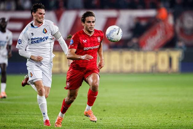 2025-11-07 FC Twente v Telstar - Dutch Eredivisie ENSCHEDE, NETHERLANDS - NOVEMBER 7: Danny Bakker of Telstar, Bart van Rooij of FC Twente battle for the ball during the Dutch Eredivisie match between FC Twente and Telstar at De Grolsch Veste on November 7, 2025 in Enschede, Netherlands. Enschede De Grolsch Veste Netherlands Content not available for redistribution in The Netherlands directly or indirectly through any third parties. Copyright: xDennisxBresserx