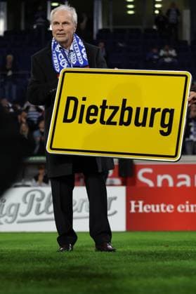 07 11 2025, xrekx, Fussball 3 Liga, MSV Duisburg SV Waldhof Mannheim v l Bernard Dietz DFL DFB REGULATIONS PROHIBIT ANY USE OF PHOTOGRAPHS as IMAGE SEQUENCES and or QUASI VIDEO Duisburg