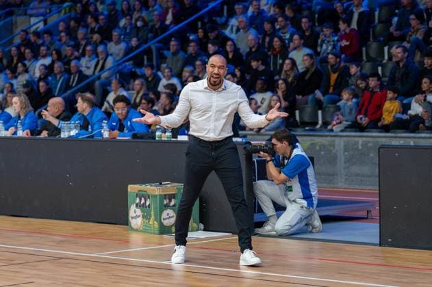 Igor Perovic Bozic Estriche Knights Kirchheim, Headcoach , GER, PS Karlsruhe Lions vs Bozic Estriche Knights Kirchheim, BARMER 2 Basketball Bundesliga, 07 Matchday, Season 2025 2026, 07 11 2025 GER, PS Karlsruhe Lions vs Bozic Estriche Knights Kirchheim, BARMER 2 Basketball Bundesliga, 07 Matchday, Season 2025 2026, 07 11 2025 Karlsruhe Copyright: xEibner-Pressefoto SilasxKunzx EP_SKZ