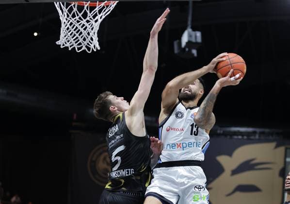 Luka Scuka Braunschweiger Basketball Loewen , Martin Breunig Veolia Towers Hamburg Basketball, Men, Season 2025 2026, easyCredit Basketball Bundesliga, Basketball Loewen Braunschweig vs Veolia Towers Hamburg