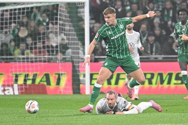 GER, 1 FBL, SV Werder Bremen vs VfL Wolfsburg 07 11 2025, wohninvest Weserstadion, Bremen, GER, 1 FBL, SV Werder Bremen vs VfL Wolfsburg in the picture picture shows Maximilian Arnold VfL Wolfsburg 27 in a duel against Keke Topp SV Werder Bremen 09 nordphotoxGmbHx xKokenge nph00001