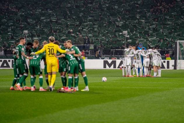 Germany, Soccer, 1 Bundesliga, Matchday 10, 2025 2026, Werder Bremen VfL Wolfsburg on 07 11 in Bremen Weserstadion Team circles before the match Copyright: xSvenxHeidmannx