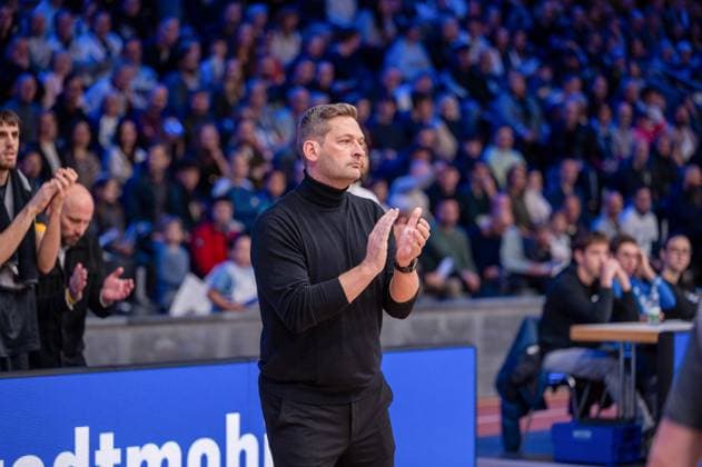 Igor Perovic Bozic Estriche Knights Kirchheim, Headcoach , GER, PS Karlsruhe Lions vs Bozic Estriche Knights Kirchheim, BARMER 2 Basketball Bundesliga, 07 Matchday, Season 2025 2026, 07 11 2025 GER, PS Karlsruhe Lions vs Bozic Estriche Knights Kirchheim, BARMER 2 Basketball Bundesliga, 07 Matchday, Season 2025 2026, 07 11 2025 Karlsruhe Copyright: xEibner-Pressefoto SilasxKunzx EP_SKZ