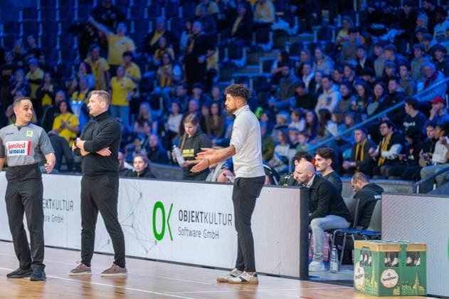Igor Perovic Bozic Estriche Knights Kirchheim, Headcoach , Brian Wenzel Bozic Estriche Knights Kirchheim, Assistant Coach , GER, PS Karlsruhe Lions vs Bozic Estriche Knights Kirchheim, BARMER 2 Basketball Bundesliga, 07 Matchday, Season 2025 2026, 07 11 2025 GER, PS Karlsruhe Lions vs Bozic Estriche Knights Kirchheim, BARMER 2 Basketball Bundesliga, 07 Matchday, Season 2025 2026, 07 11 2025 Karlsruhe Copyright: xEibner-Pressefoto SilasxKunzx EP_SKZ