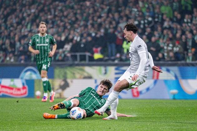 07 11 2025, Soccer, 1 Bundesliga, 10 Matchday Season 2025 2026, SV Werder Bremen VfL Wolfsburg, Jens Stage SV Werder Bremen , Aaron Zehnter VfL Wolfsburg xRHR PHOTO TKx Copyright: RHR-FOTOx RHR-FOTO TK