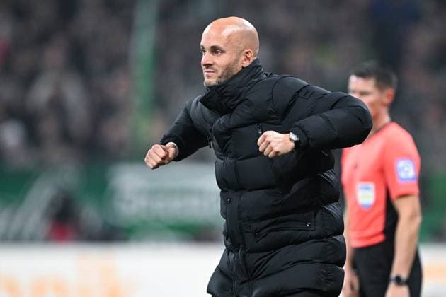 1 Bundesliga SV Werder Bremen VfL Wolfsburg on 07 11 2025 at Weserstadion in Bremen Coach Paul Simonis Wolfsburg cheers after the goal for 0 1 MT