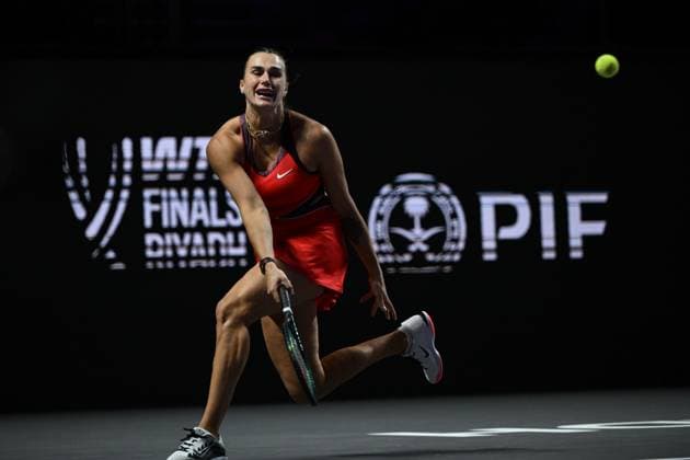 Aryna Sabalenka v Amanda Anisimova - 2025 WTA, Tennis Damen Finals RIYADH, SAUDI ARABIA - NOVEMBER 7: Aryna Sabalenka plays against Amanda Anisimova (not seen) of the United States in the second semifinal on Day 7 of the 2025 WTA Finals, part of the Hologic WTA Tour, at King Saud University Indoor Arena in Riyadh, Saudi Arabia, on November 7, 2025. Artur Widak Anadolu Riyadh Saudi Arabia. Editorial use only. Please get in touch for any other usage.  Copyright: x2025xAnadoluxArturxWidakx