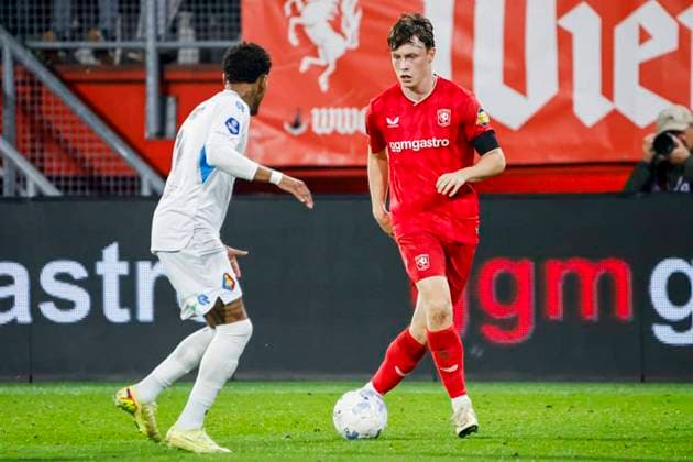 Sondre Orjaaeter of FC Twente of FC Twente dribbles with the ball under pressure from Tyrese Noslin of Telstar FC Twente v SC Telstar, Eredivisie, FC Twente 65 v Telstar 1963, De Grolsch Veste Stadium, November 7, 2025, Enschede, Netherlands.