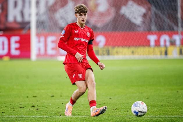 2025-11-07 FC Twente v Telstar - Dutch Eredivisie ENSCHEDE, NETHERLANDS - NOVEMBER 7: Ruud Nijstad of FC Twente makes a pass during the Dutch Eredivisie match between FC Twente and Telstar at De Grolsch Veste on November 7, 2025 in Enschede, Netherlands. Enschede De Grolsch Veste Netherlands Content not available for redistribution in The Netherlands directly or indirectly through any third parties. Copyright: xDennisxBresserx