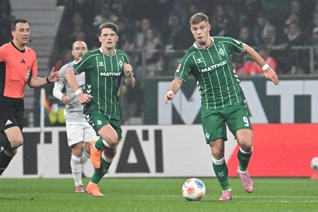 GER, 1 FBL, SV Werder Bremen vs VfL Wolfsburg 07 11 2025, wohninvest Weserstadion, Bremen, GER, 1 FBL, SV Werder Bremen vs VfL Wolfsburg in the picture picture shows Keke Topp SV Werder Bremen 09 on the ball nordphotoxGmbHx xKokenge nph00001