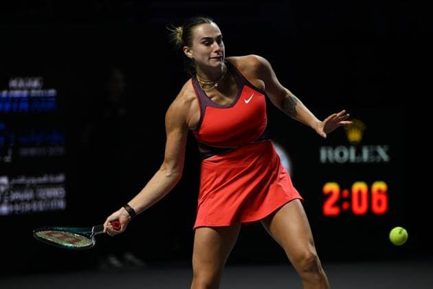 Aryna Sabalenka v Amanda Anisimova - 2025 WTA, Tennis Damen Finals RIYADH, SAUDI ARABIA - NOVEMBER 7: Aryna Sabalenka plays against Amanda Anisimova (not seen) of the United States in the second semifinal on Day 7 of the 2025 WTA Finals, part of the Hologic WTA Tour, at King Saud University Indoor Arena in Riyadh, Saudi Arabia, on November 7, 2025. Artur Widak Anadolu Riyadh Saudi Arabia. Editorial use only. Please get in touch for any other usage.  Copyright: x2025xAnadoluxArturxWidakx