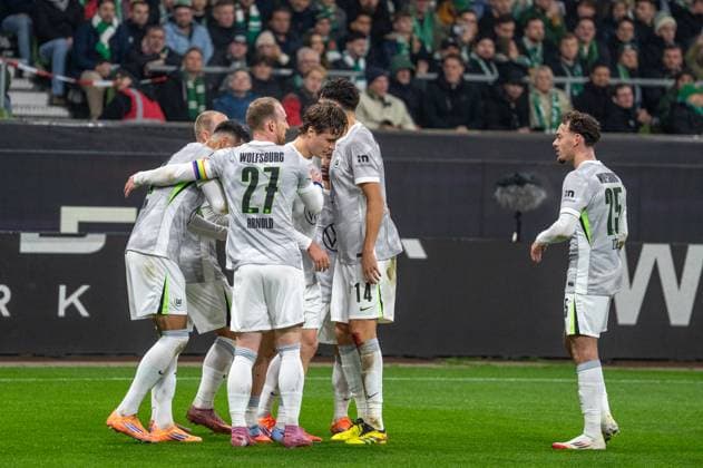 Germany, Soccer, 1 Bundesliga, Matchday 10, 2025 2026, Werder Bremen VfL Wolfsburg on 07 11 in Bremen Weserstadion Goal celebration over the 0 1 by Mattias Svanberg VfL Wolfsburg 32 Adam Daghim VfL Wolfsburg 11 and Christian Eriksen VfL Wolfsburg 24 Aaron Zehnter VfL Wolfsburg 25 Mohammed Amoura VfL Wolfsburg 9 Jenson Seelt VfL Wolfsburg 14 Sael Kumbedi VfL Wolfsburg 26 Copyright: xSvenxHeidmannx