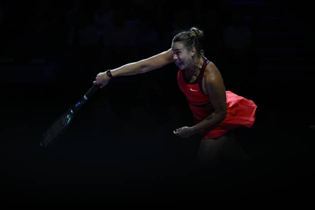 Aryna Sabalenka v Amanda Anisimova - 2025 WTA, Tennis Damen Finals RIYADH, SAUDI ARABIA - NOVEMBER 7: Aryna Sabalenka plays against Amanda Anisimova (not seen) of the United States in the second semifinal on Day 7 of the 2025 WTA Finals, part of the Hologic WTA Tour, at King Saud University Indoor Arena in Riyadh, Saudi Arabia, on November 7, 2025. Artur Widak Anadolu Riyadh Saudi Arabia. Editorial use only. Please get in touch for any other usage.  Copyright: x2025xAnadoluxArturxWidakx