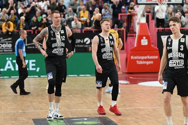 Robin Benzing Giessen 46ers, 12 , Luis Elias Koenig Figge Giessen 46ers, 14 emotions GER, Tigers Tuebingen vs Giessen 46ers, Basketball, Men, Pro A, 2 Barmer Basketball Bundesliga, Season 2025 2026, 07 11 2025 GER, Tigers Tuebingen vs Giessen 46ers, Basketball, Men, Pro A, 2 Barmer Basketball Bundesliga, Season 2025 2026, 07 11 2025 Tuebingen Copyright: xEibner-Pressefoto NicolasxWoernx EP_NWN